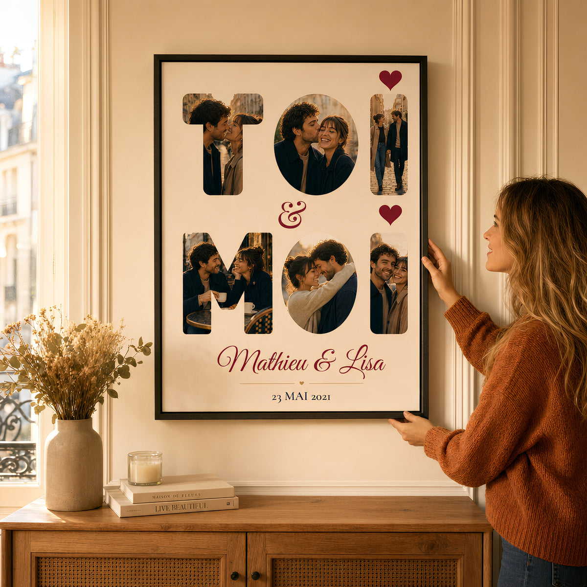 Affiche Toi & Moi encadrée accrochée dans un appartement parisien